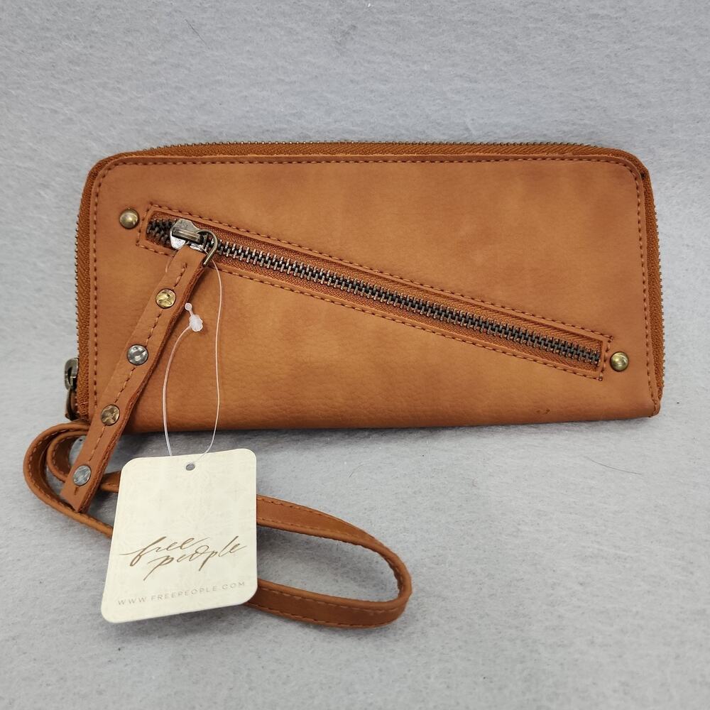 NWT Free People Vegan Leather Wallet Brown Zip Around Wristlet Zippered